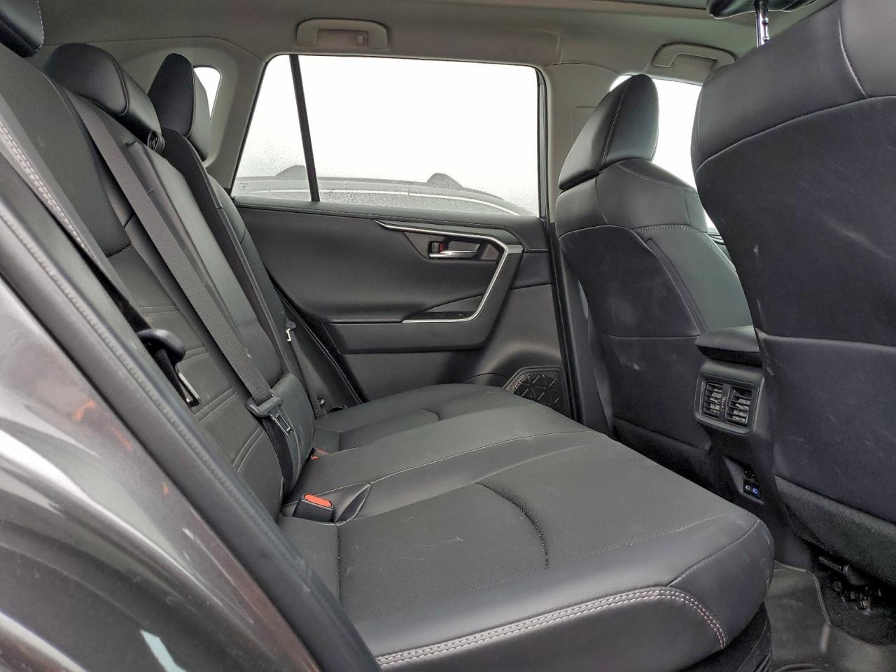 2022 TOYOTA RAV4 LIMITED photo 11