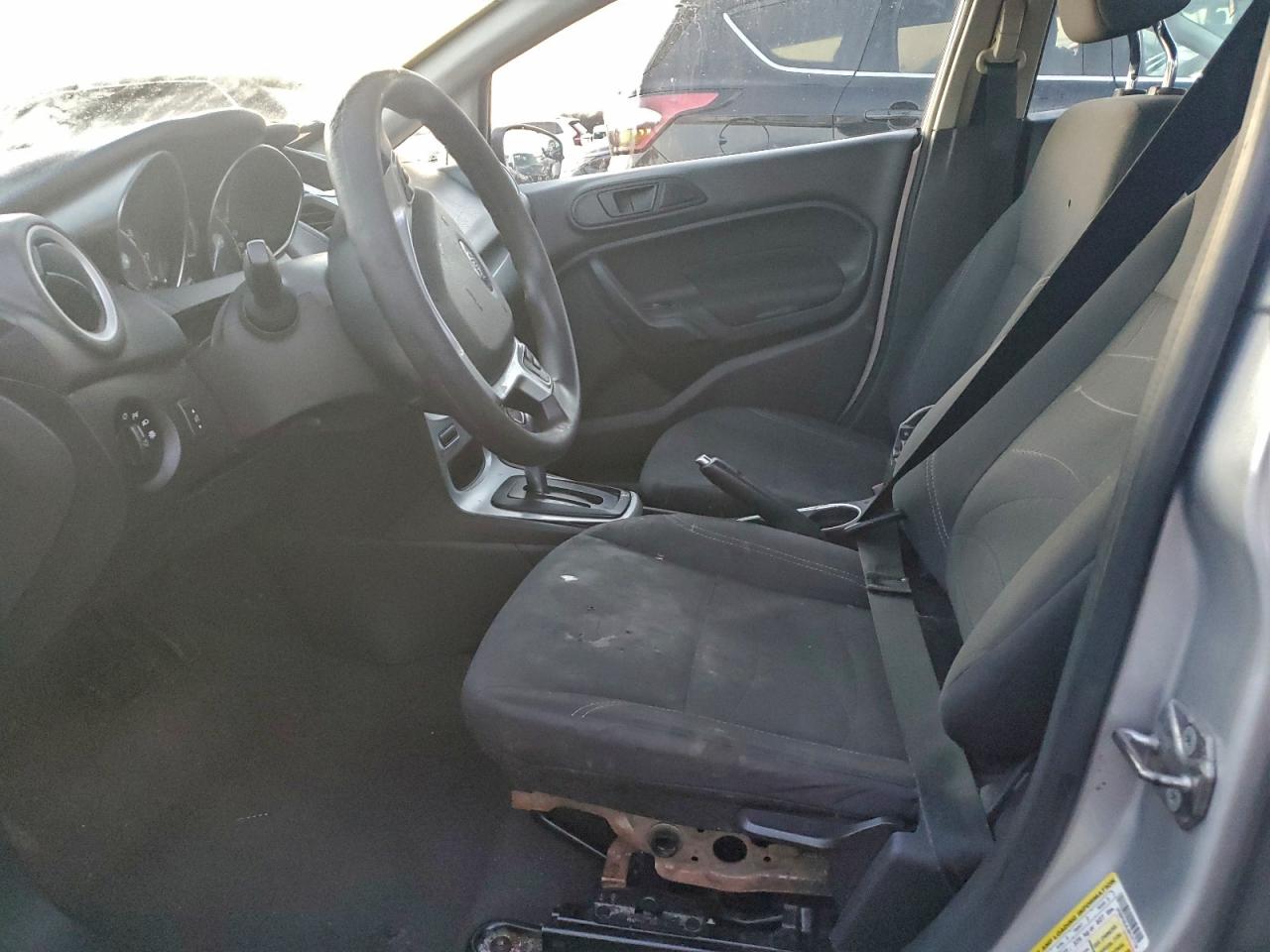 2018 FORD FIESTA SE photo 19