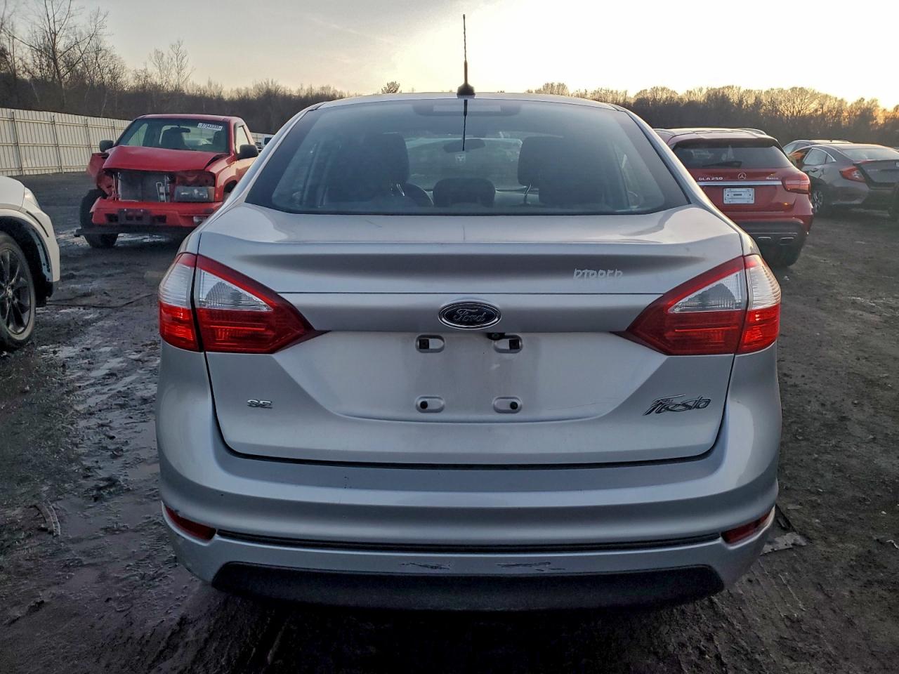 2018 FORD FIESTA SE photo 16