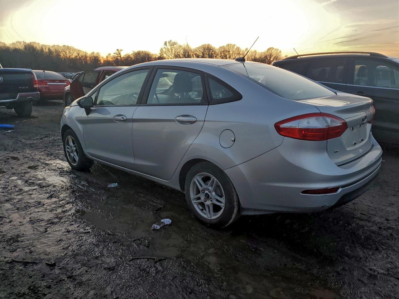 2018 FORD FIESTA SE photo 4