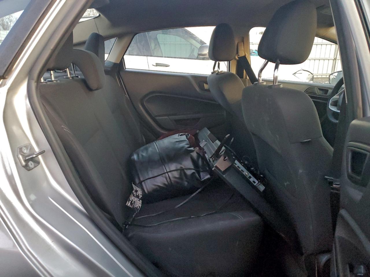 2018 FORD FIESTA SE photo 28