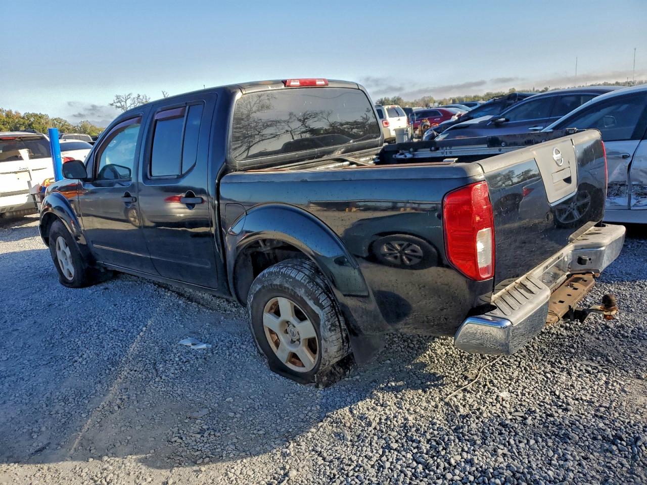 2005 NISSAN FRONTIER CREW CAB LE photo 2