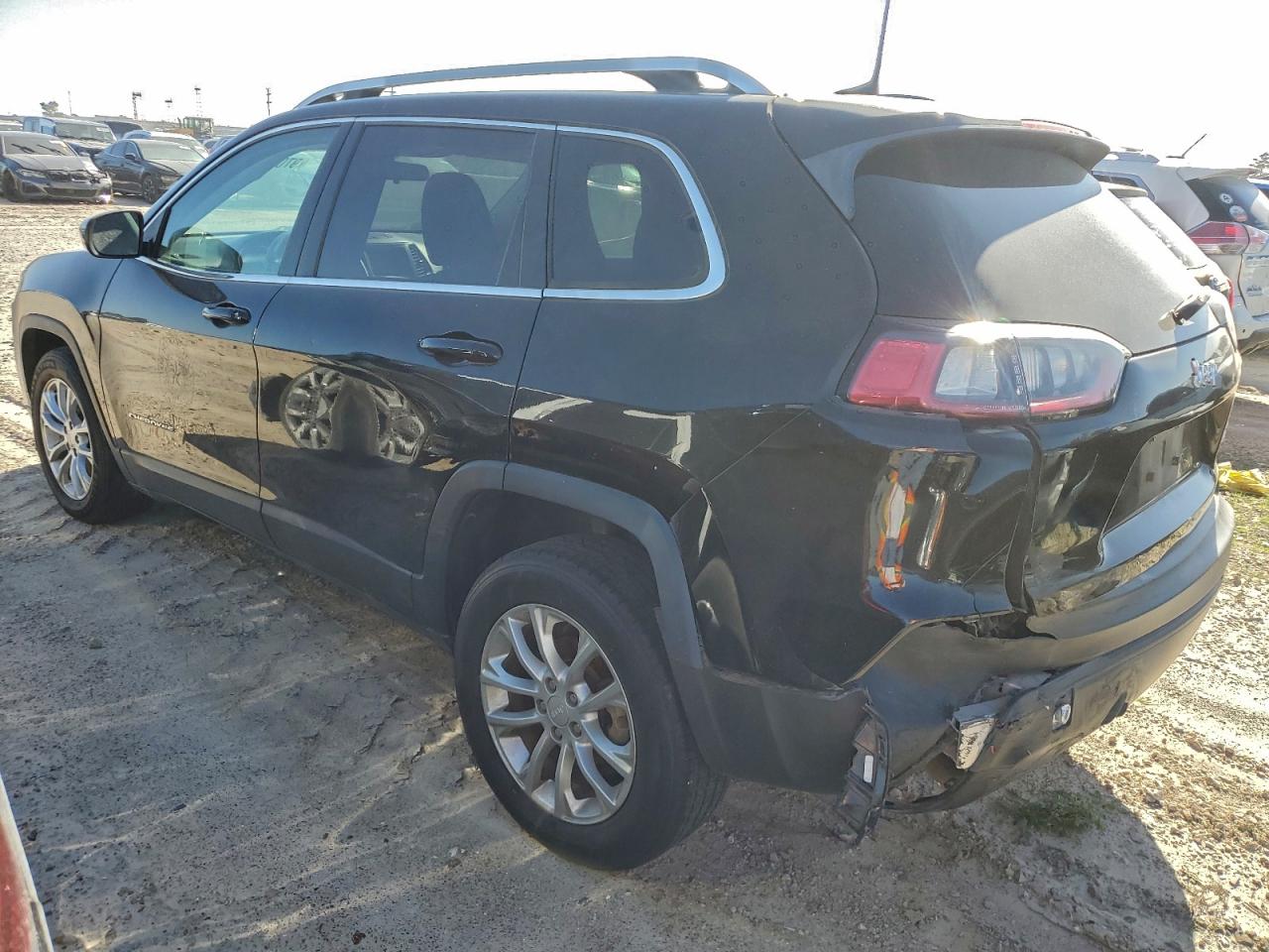 2019 JEEP CHEROKEE LATITUDE photo 4