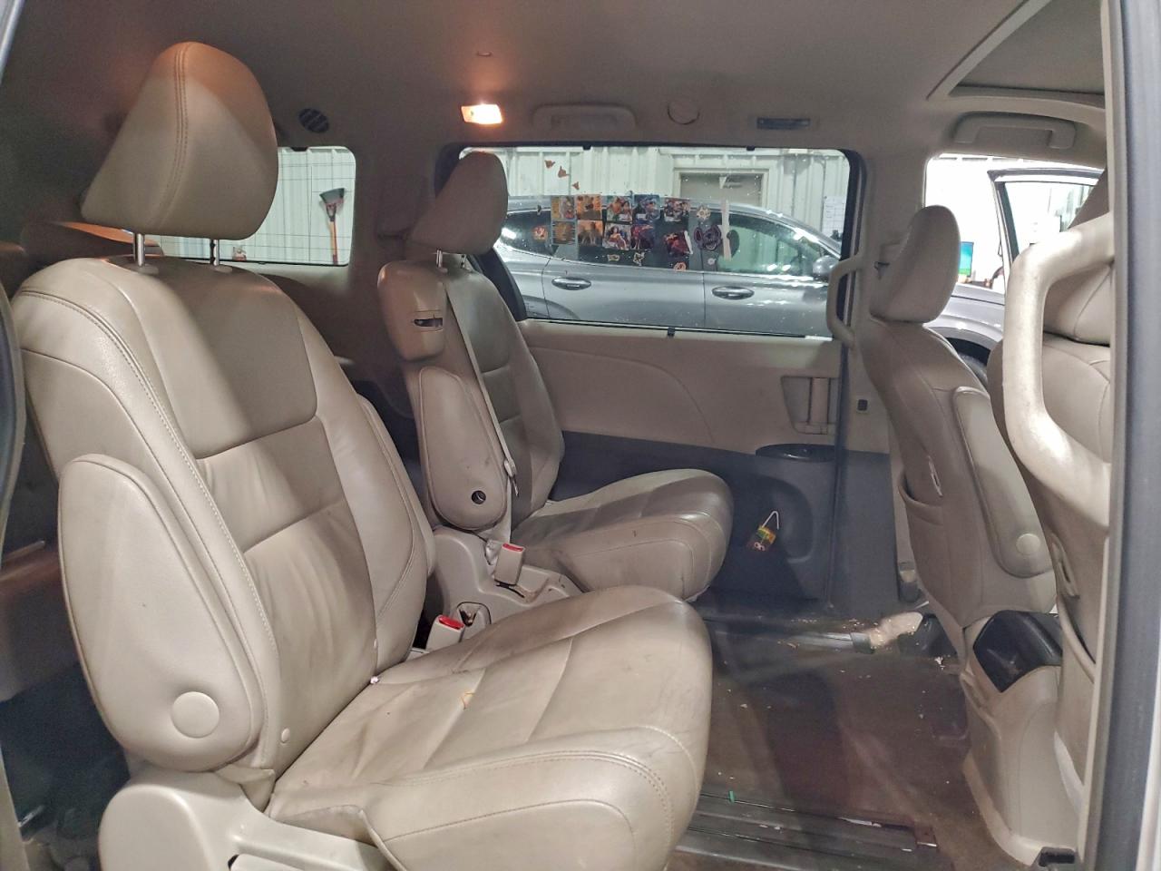 2016 TOYOTA SIENNA XLE photo 11