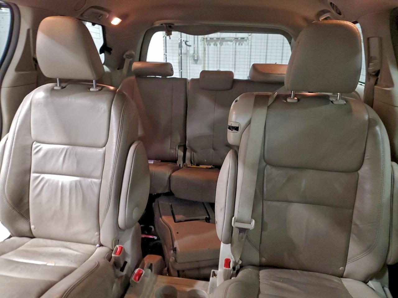 2016 TOYOTA SIENNA XLE photo 10