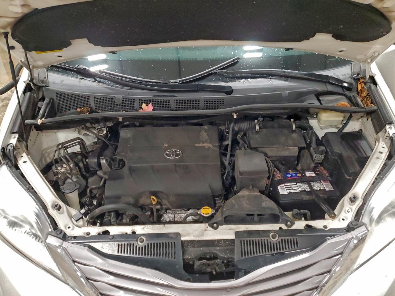 2016 TOYOTA SIENNA XLE photo 12