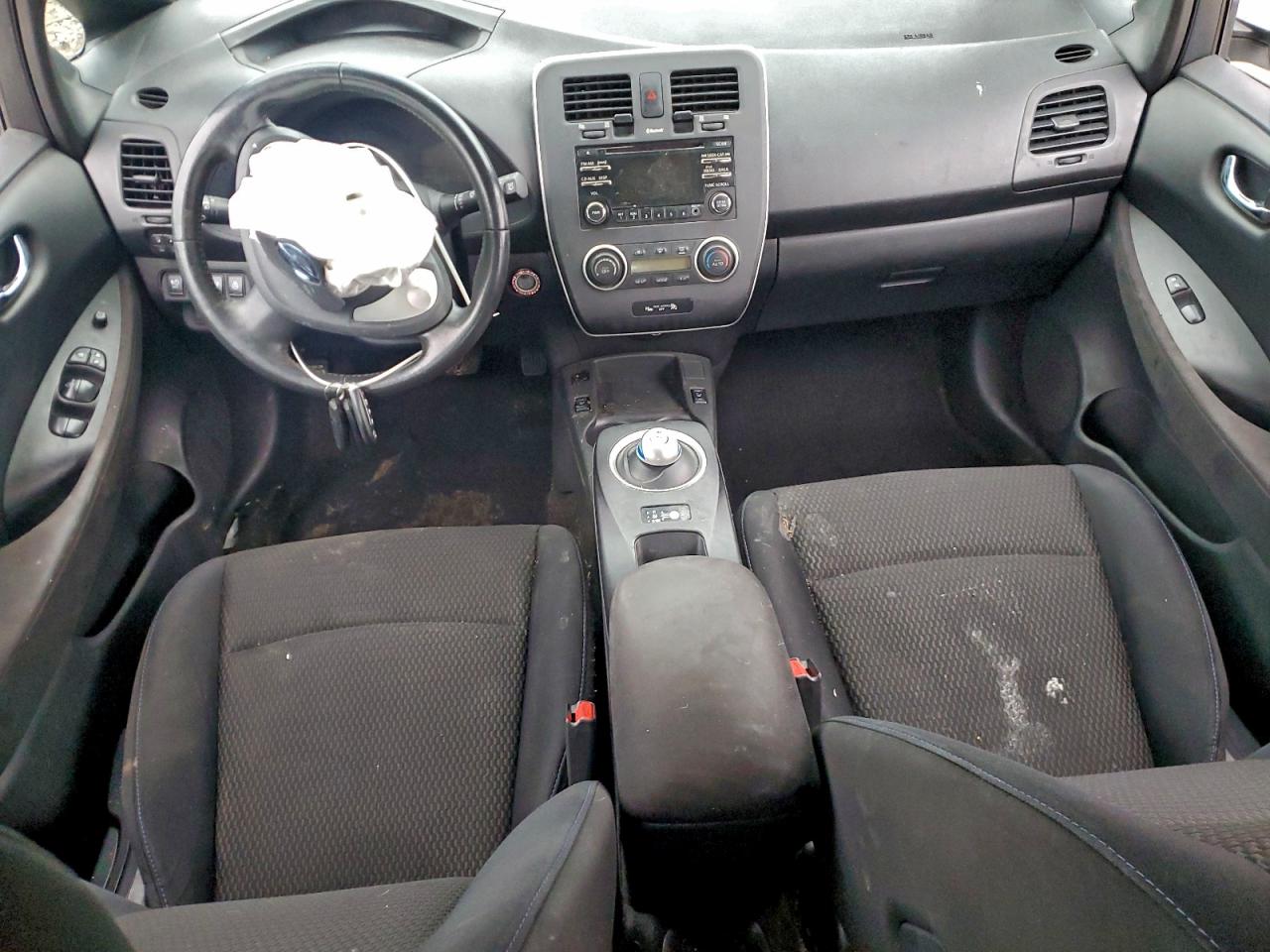 2013 NISSAN LEAF S photo 8