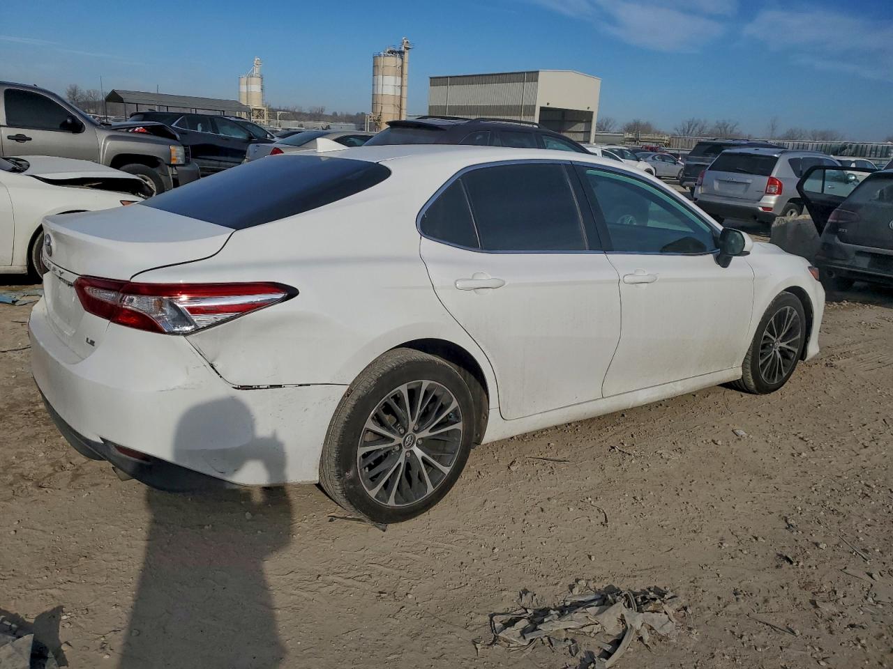2019 TOYOTA CAMRY L photo 3