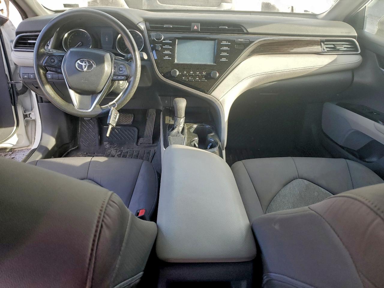 2019 TOYOTA CAMRY L photo 8