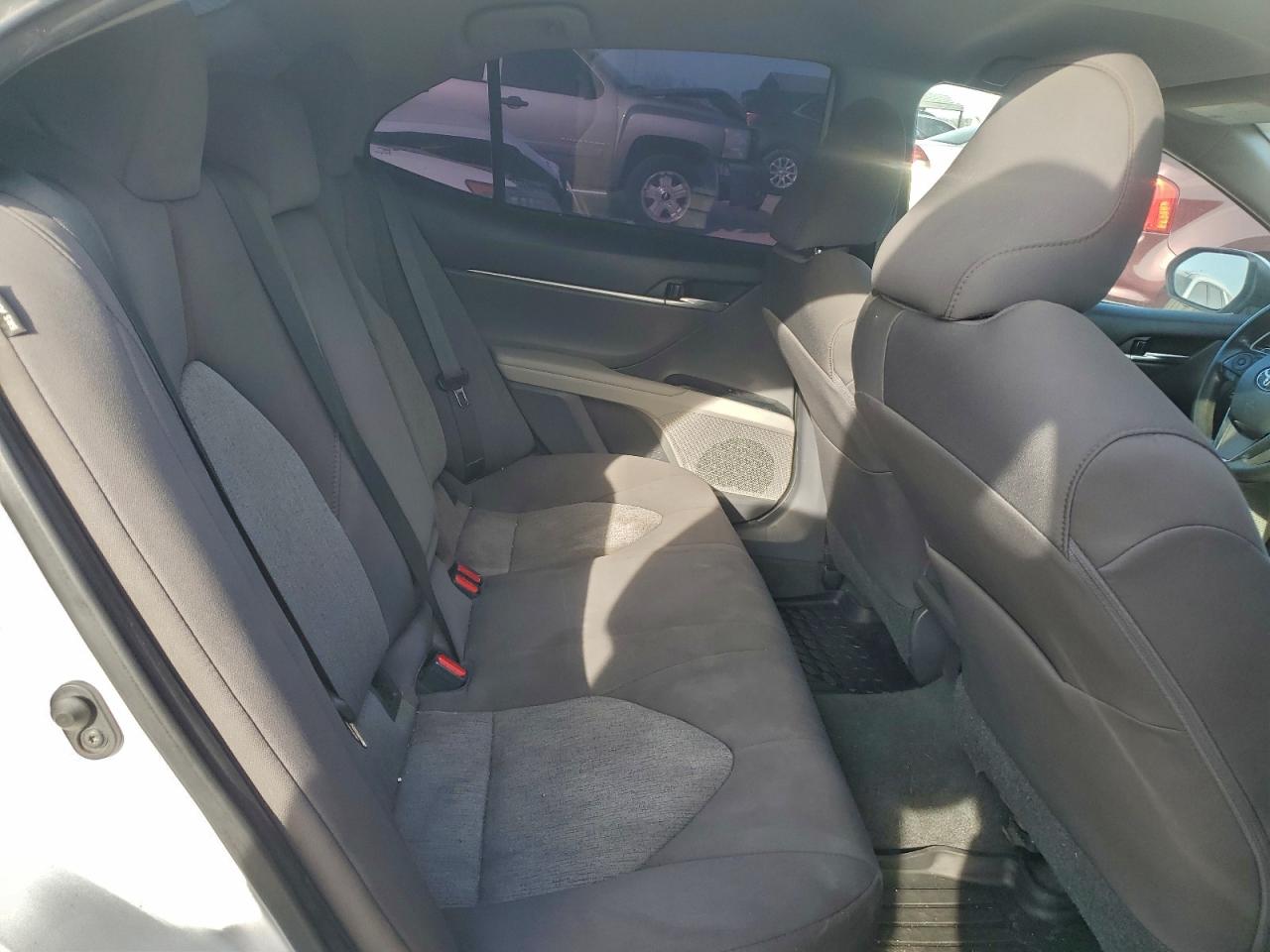 2019 TOYOTA CAMRY L photo 10