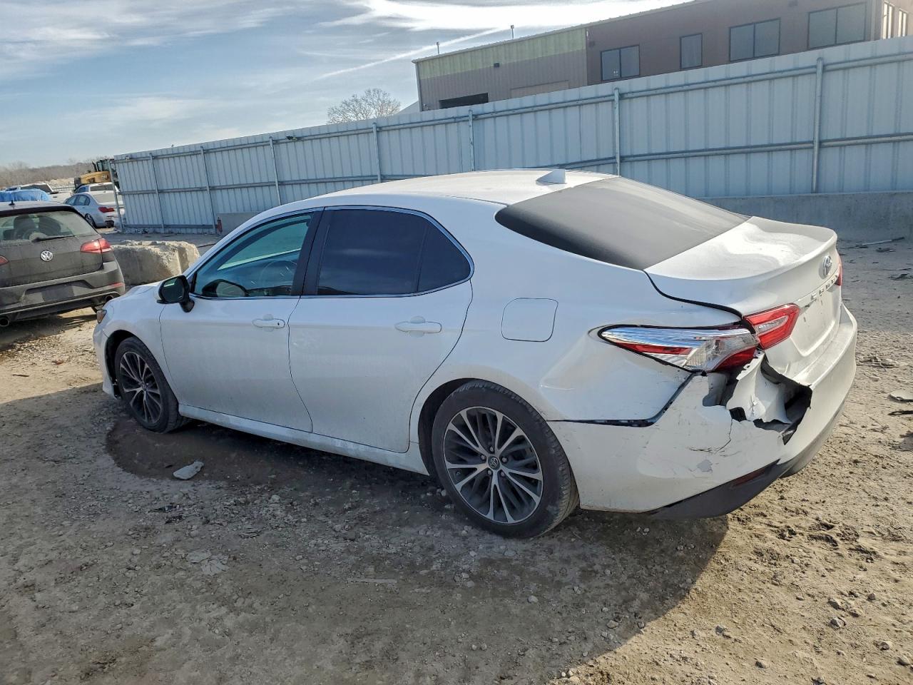 2019 TOYOTA CAMRY L photo 2