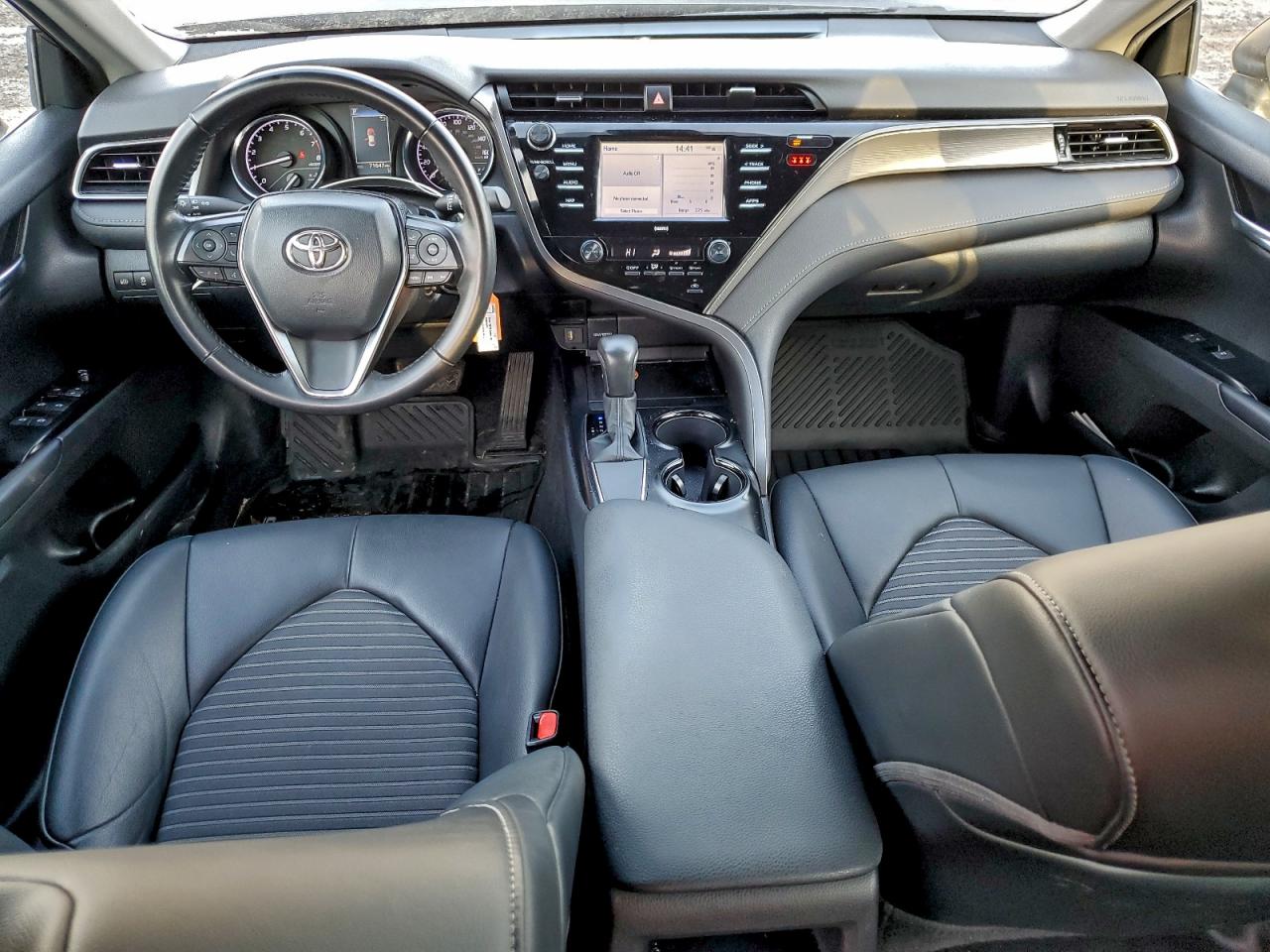 2020 TOYOTA CAMRY SE photo 8