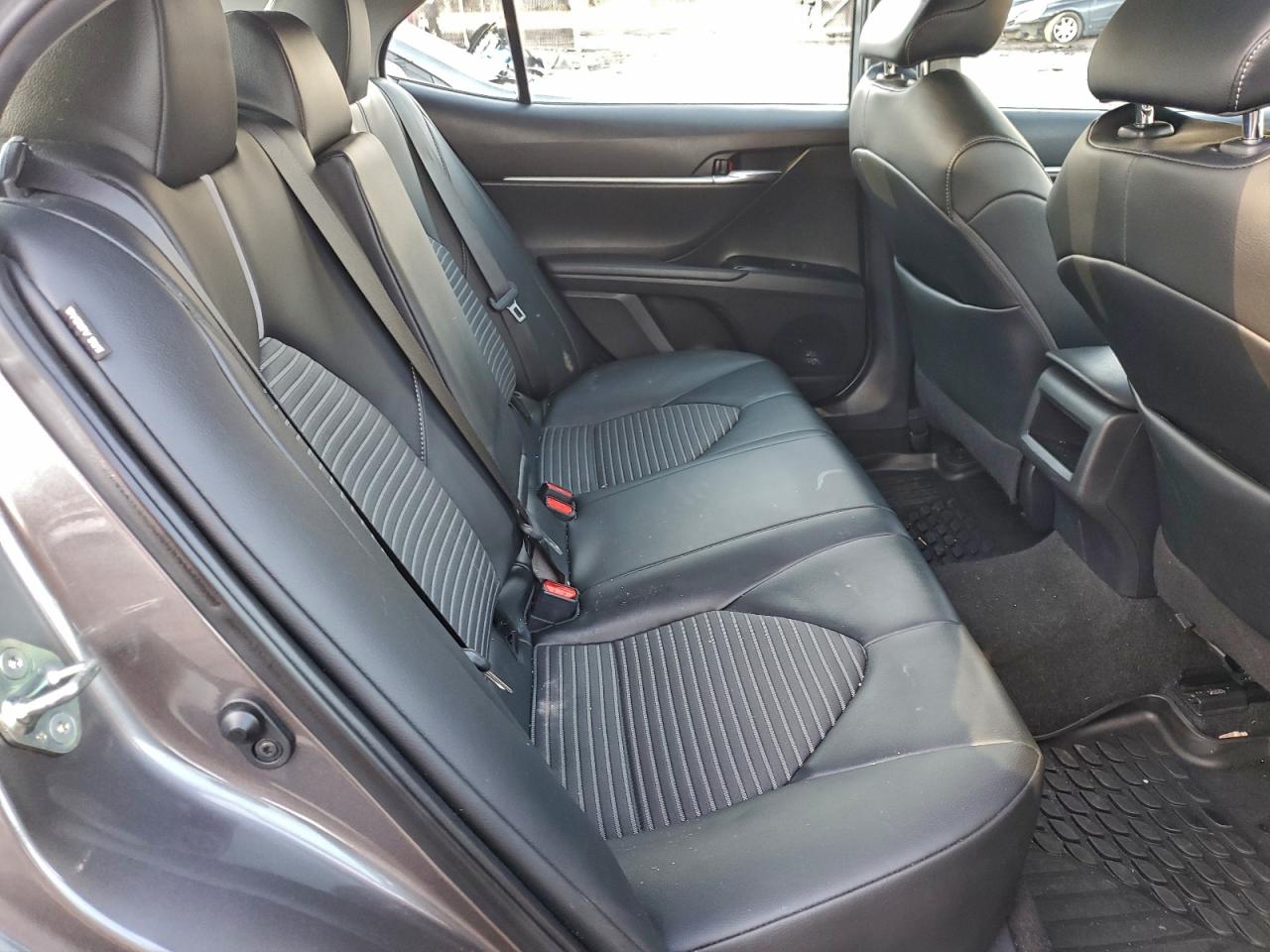 2020 TOYOTA CAMRY SE photo 10
