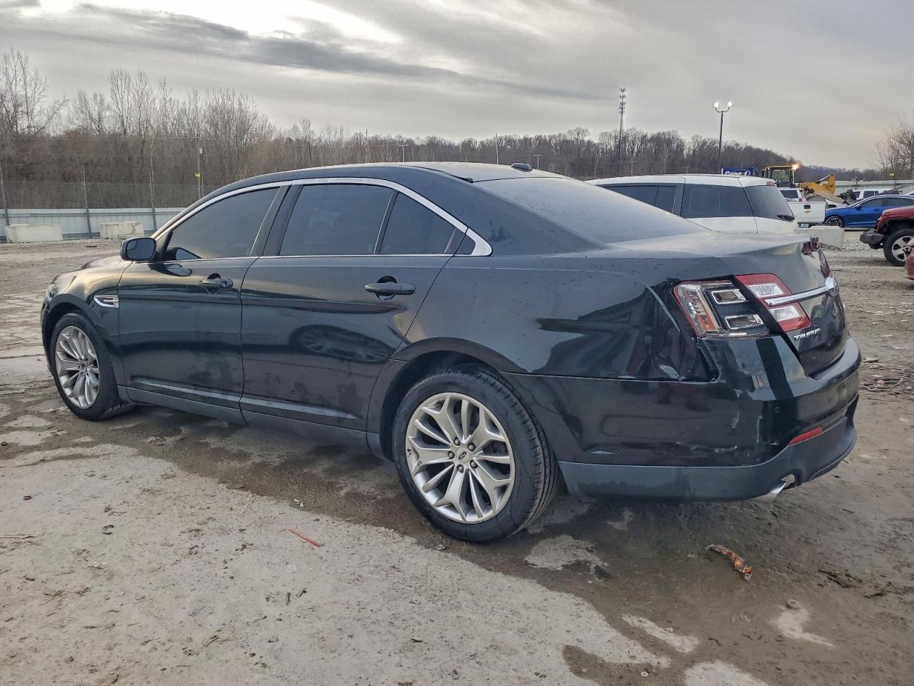 2015 FORD TAURUS LIMITED photo 2