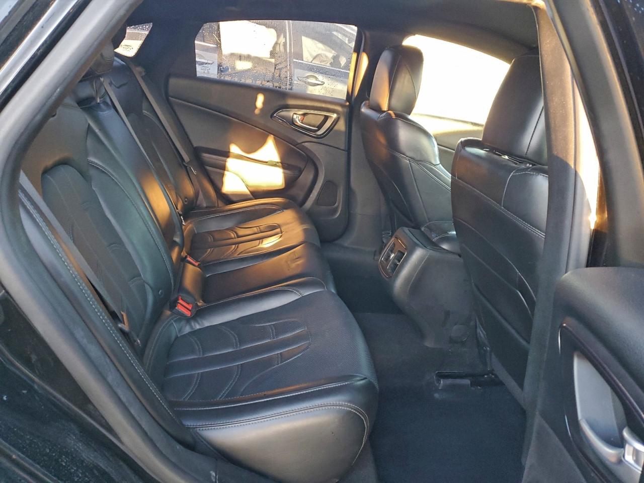2016 CHRYSLER 200 S photo 19