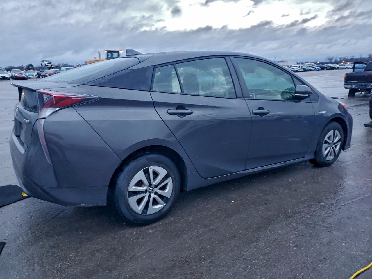 2017 TOYOTA PRIUS photo 5