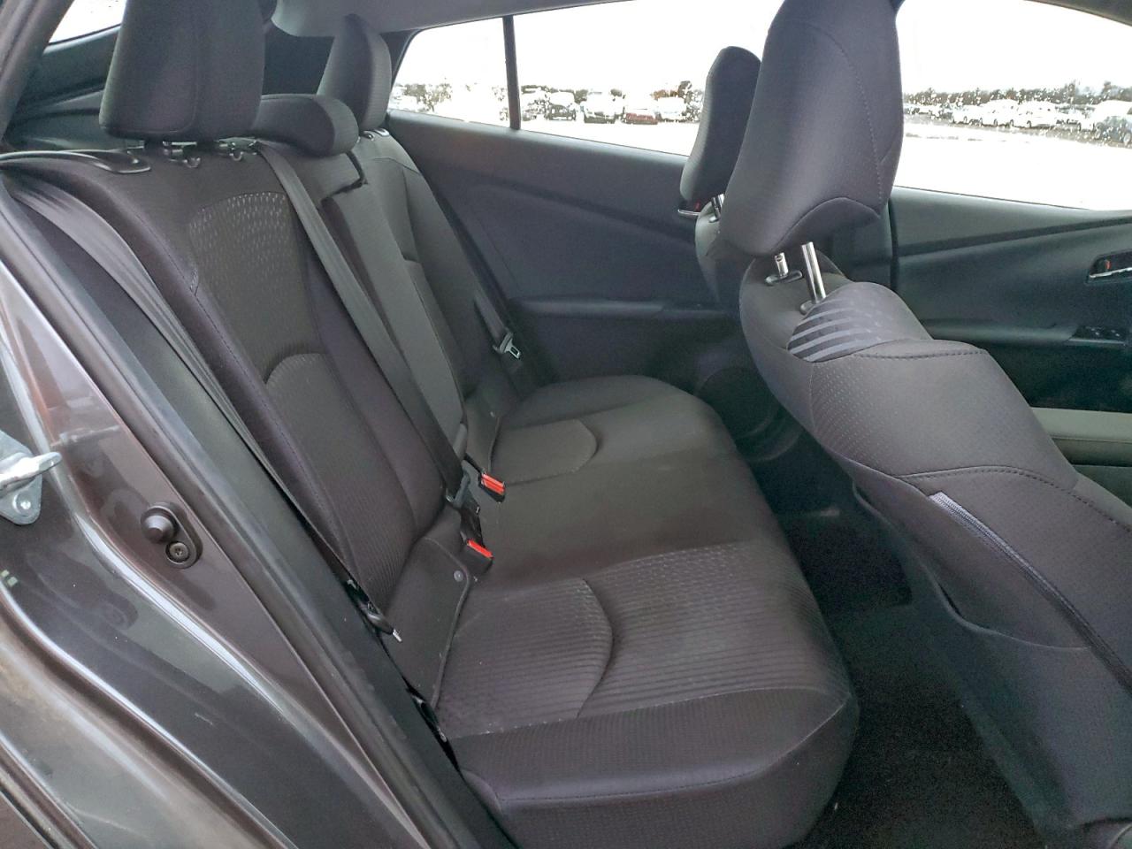 2017 TOYOTA PRIUS photo 19