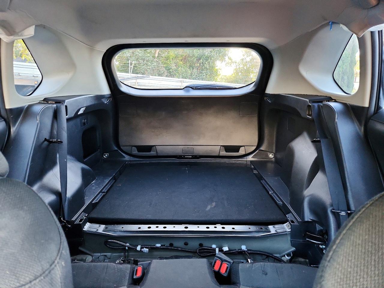 2021 TOYOTA RAV4 XLE photo 19