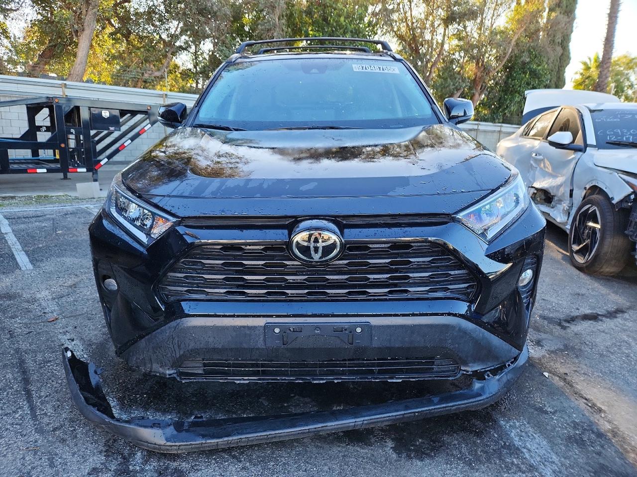 2021 TOYOTA RAV4 XLE photo 9