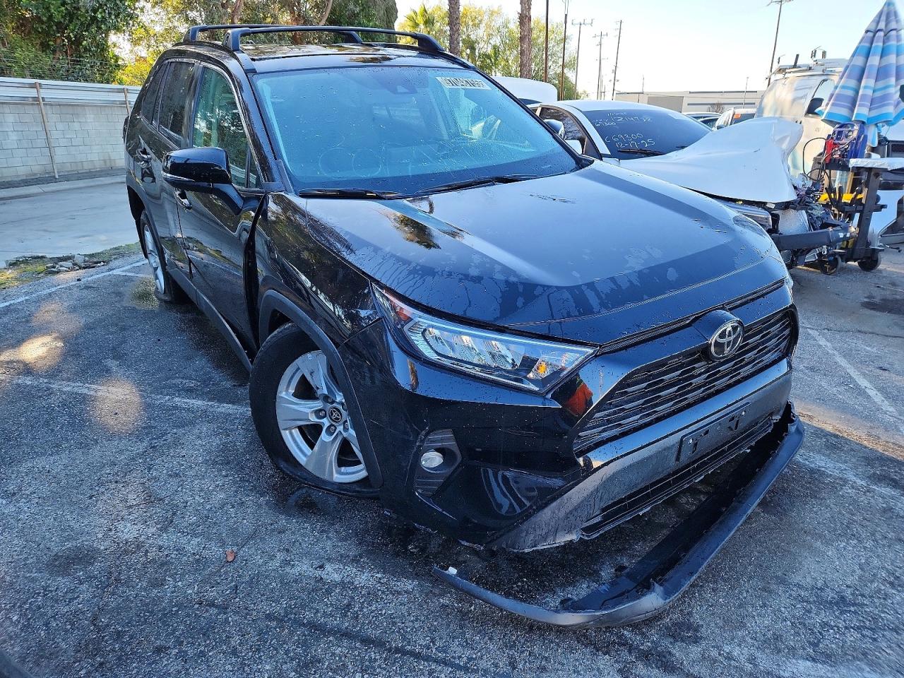 2021 TOYOTA RAV4 XLE photo 7