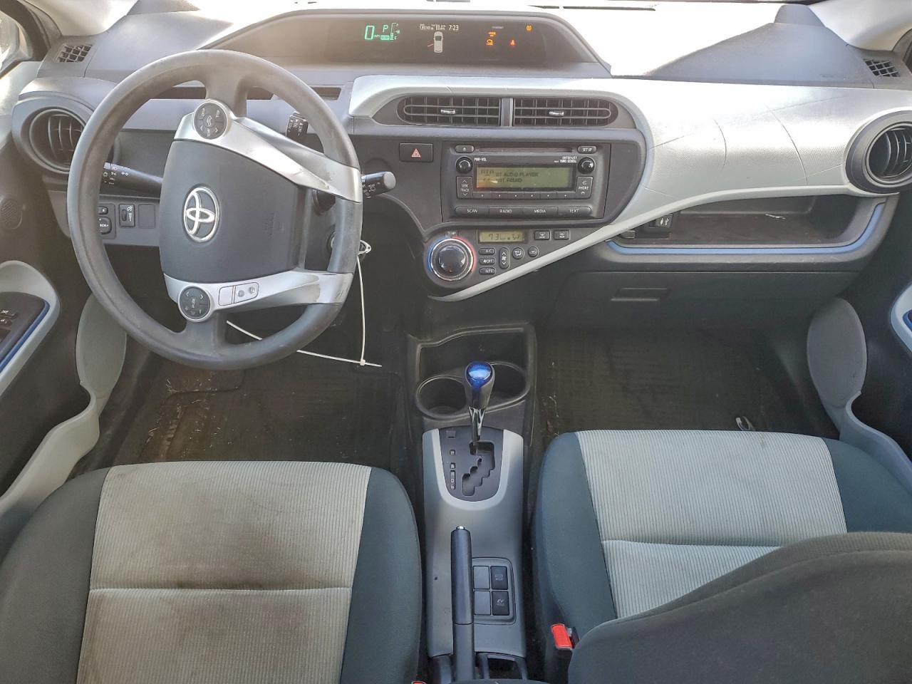2012 TOYOTA PRIUS C photo 8
