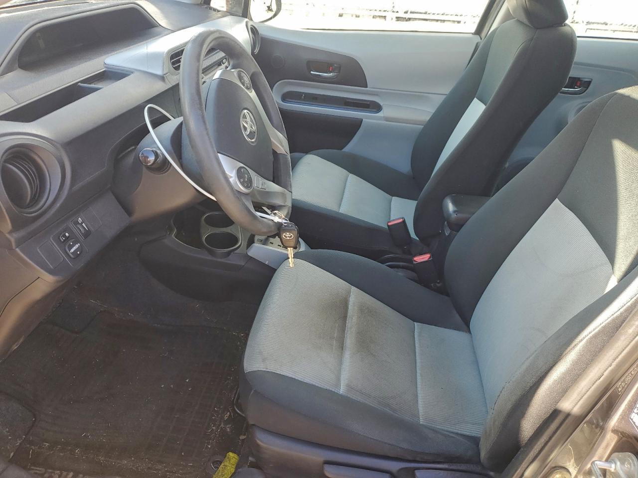 2012 TOYOTA PRIUS C photo 7
