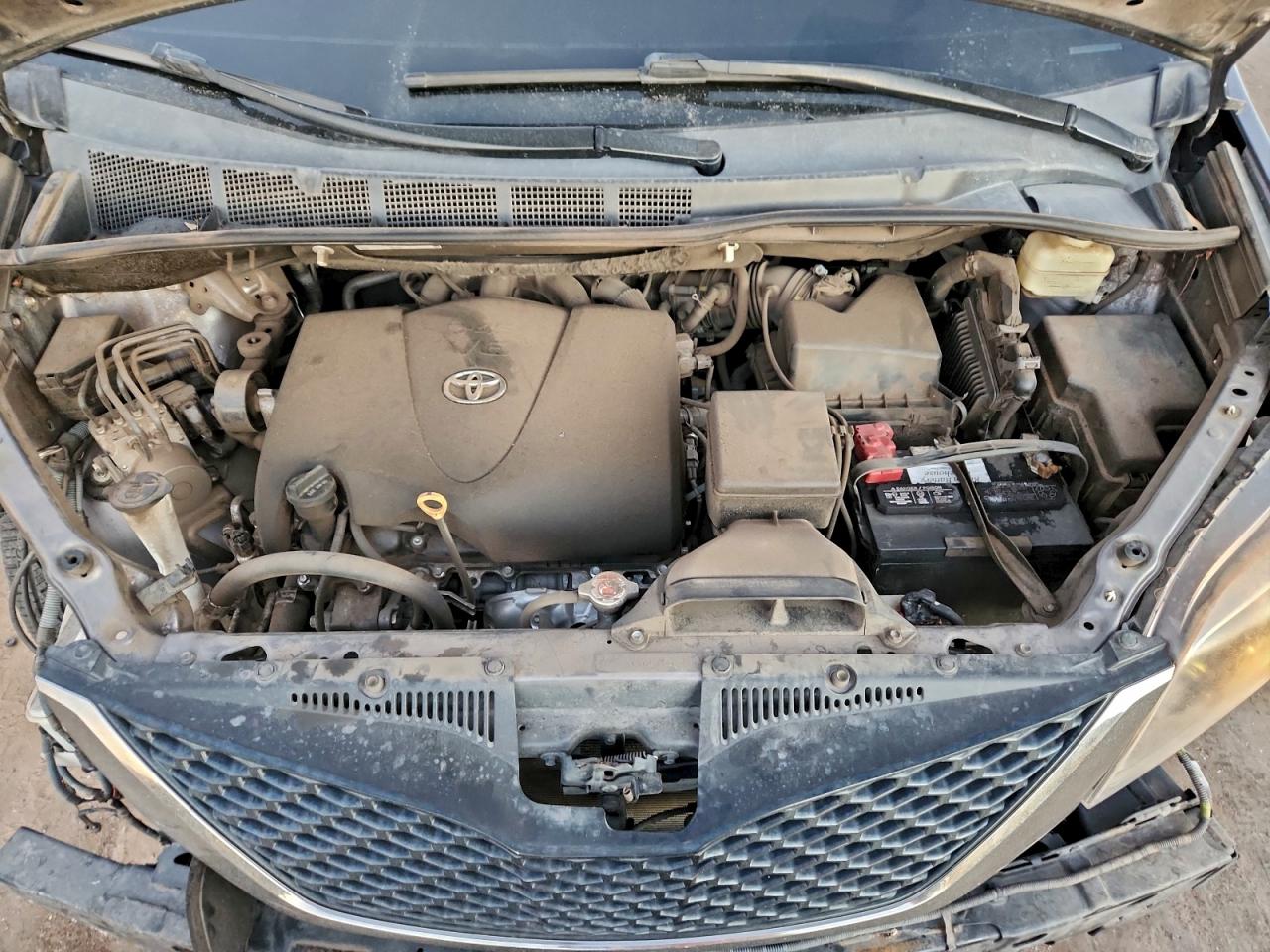 2017 TOYOTA SIENNA SE photo 12