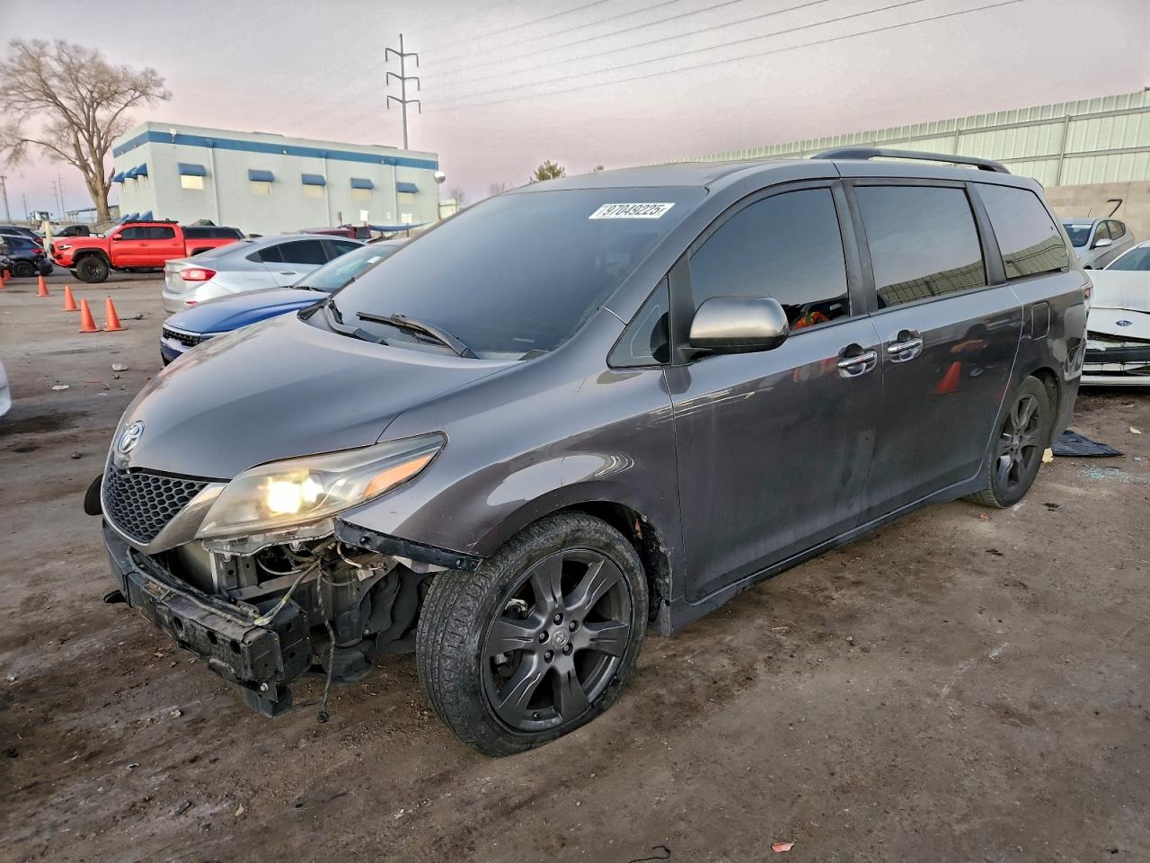 2017 TOYOTA SIENNA