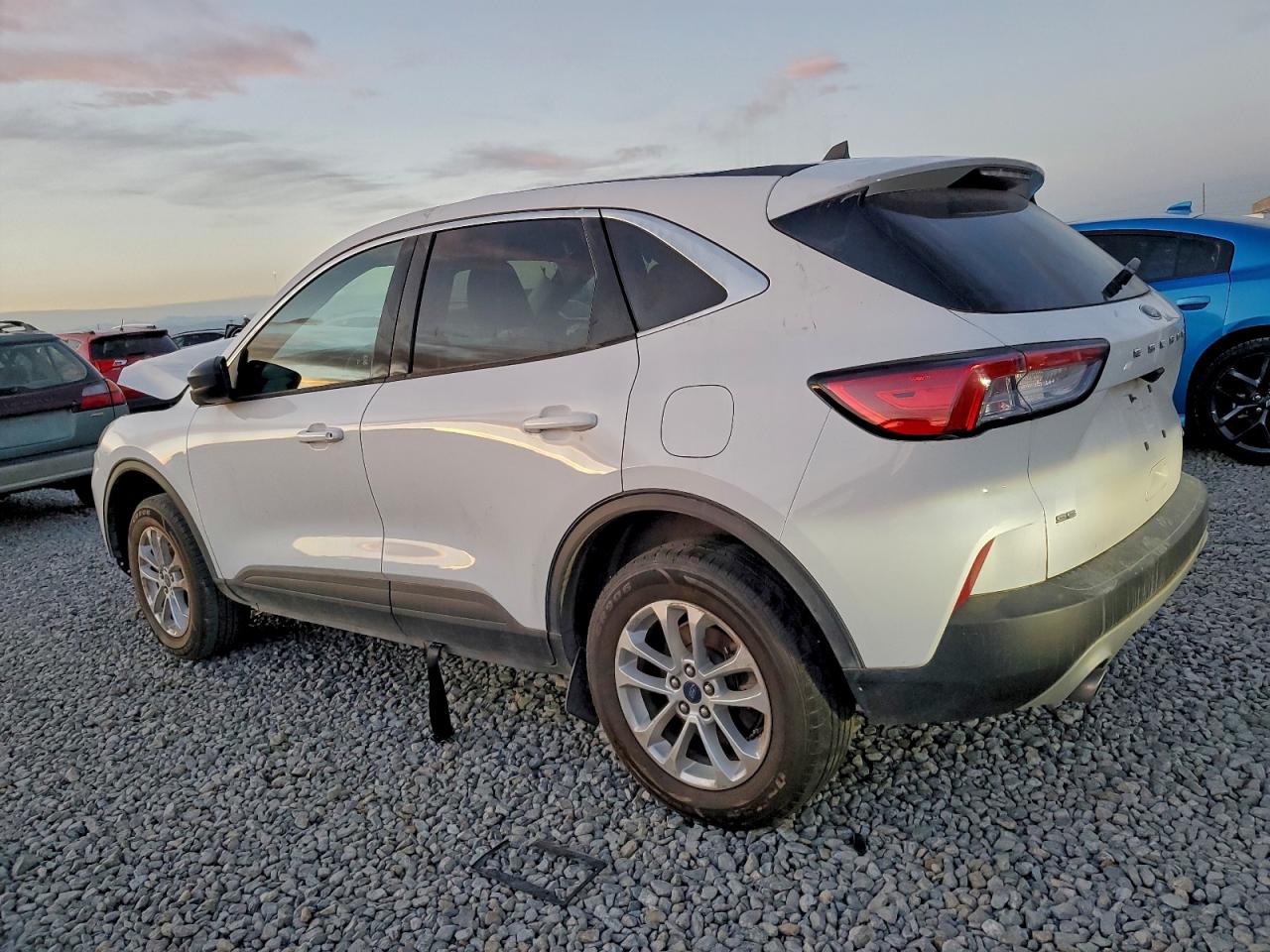 2022 FORD ESCAPE SE photo 3