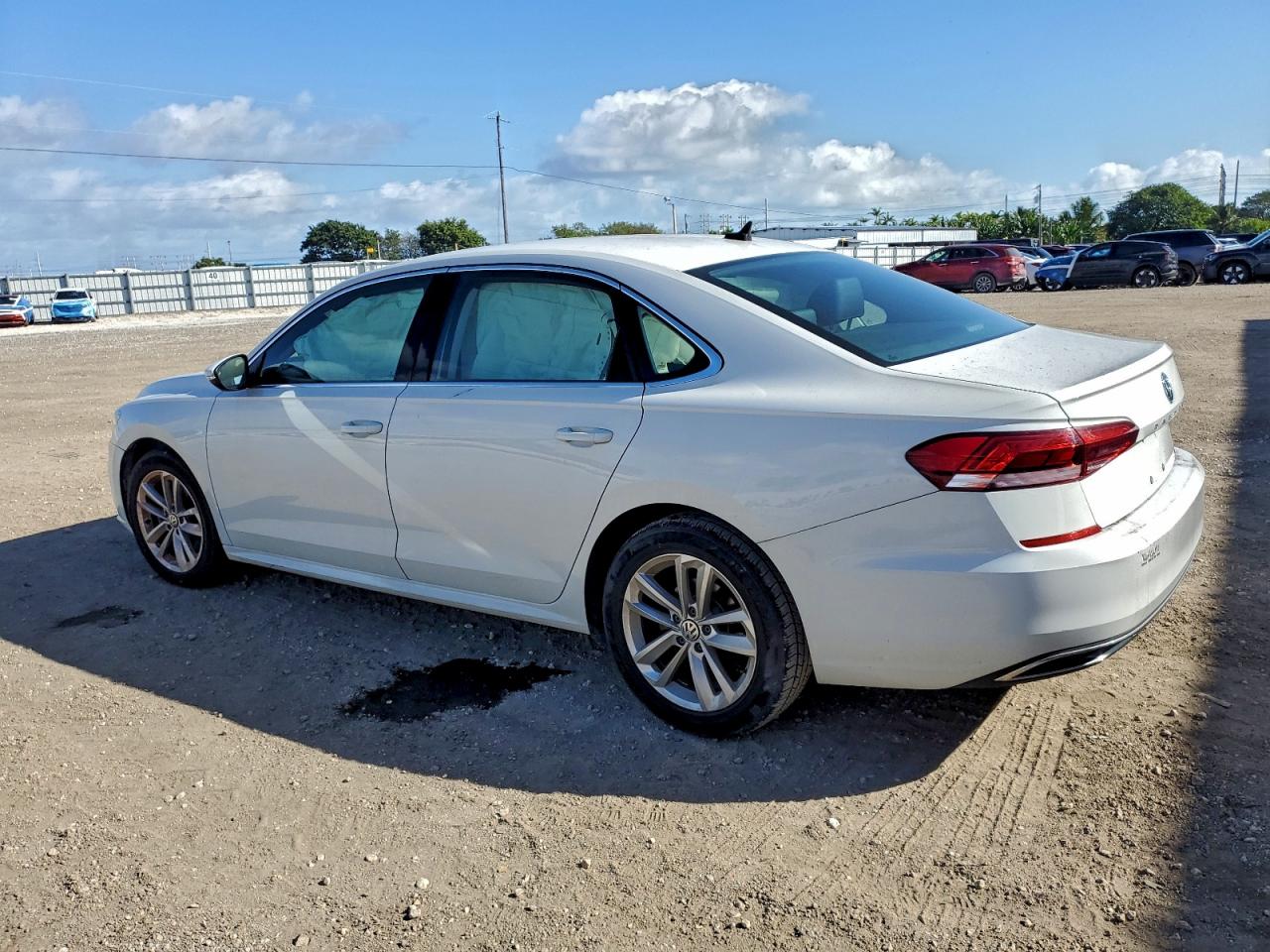 2020 VOLKSWAGEN PASSAT SE photo 2