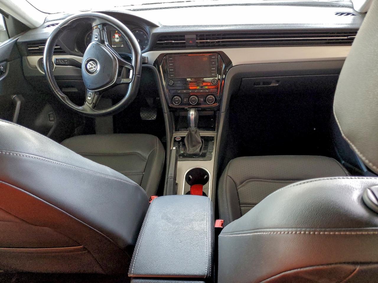 2020 VOLKSWAGEN PASSAT SE photo 8