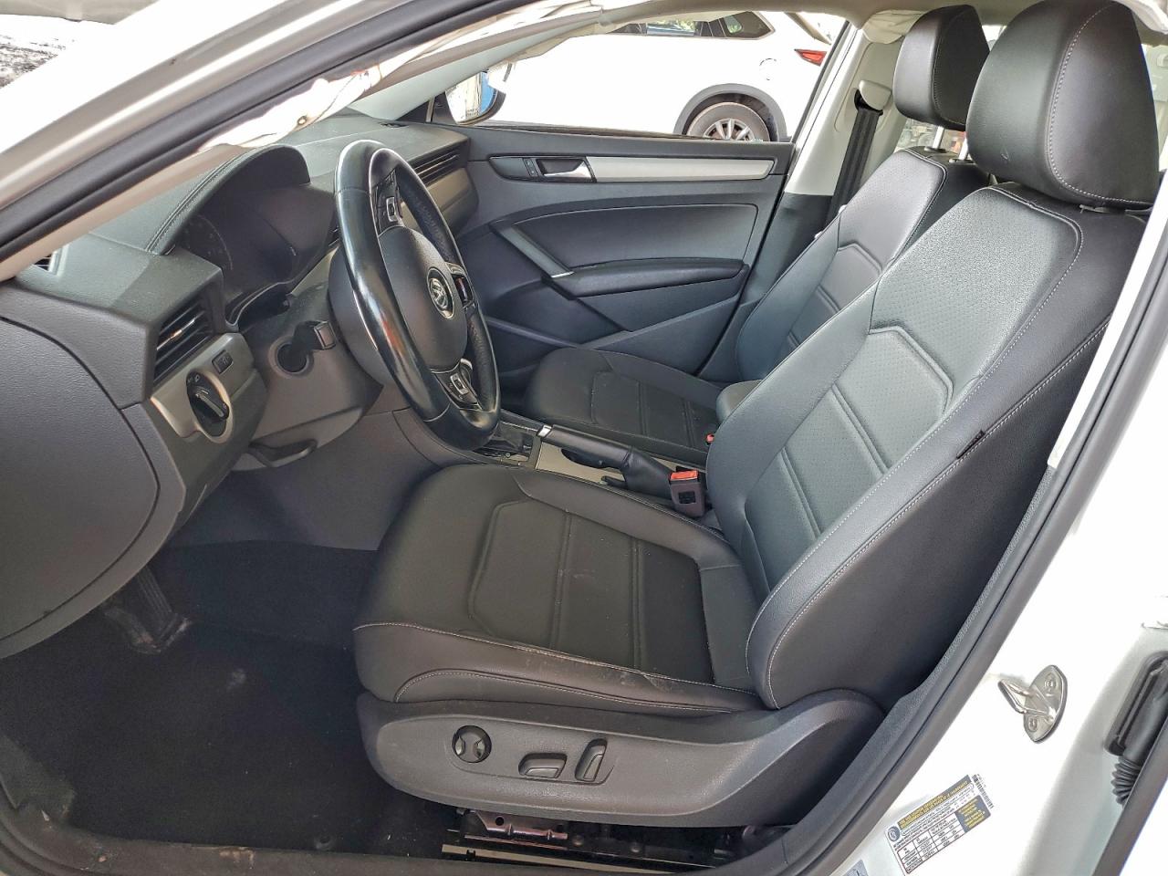 2020 VOLKSWAGEN PASSAT SE photo 7