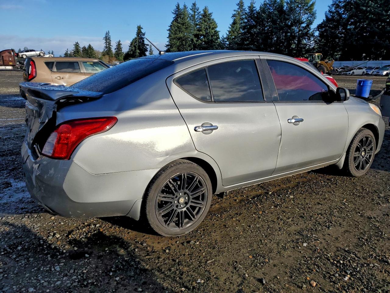 2014 NISSAN VERSA S photo 5