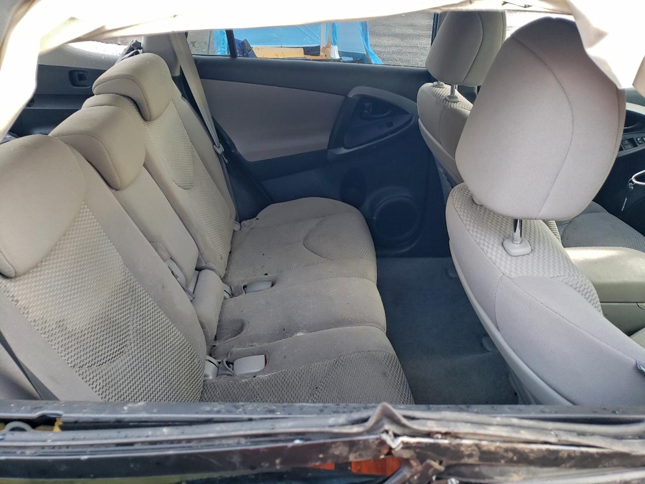2011 TOYOTA RAV4 photo 10