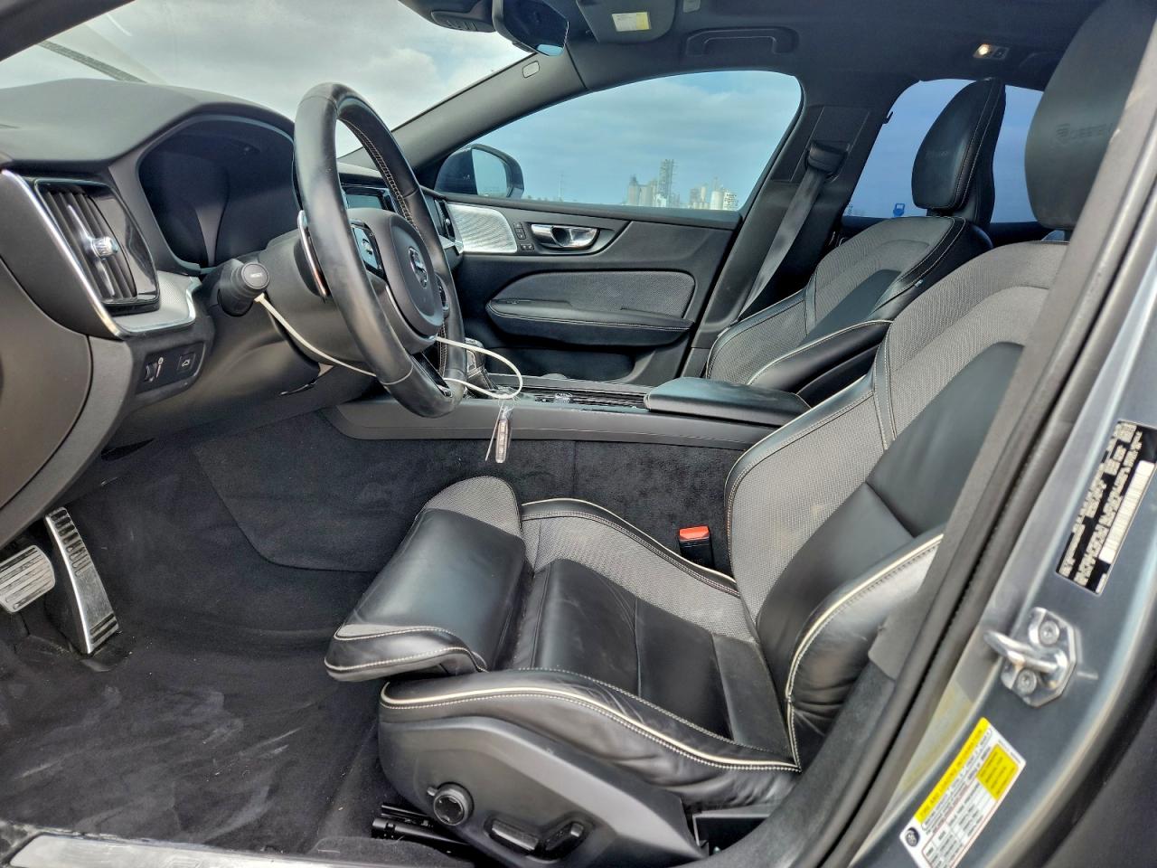 2019 VOLVO S60 T6 R-DESIGN photo 19