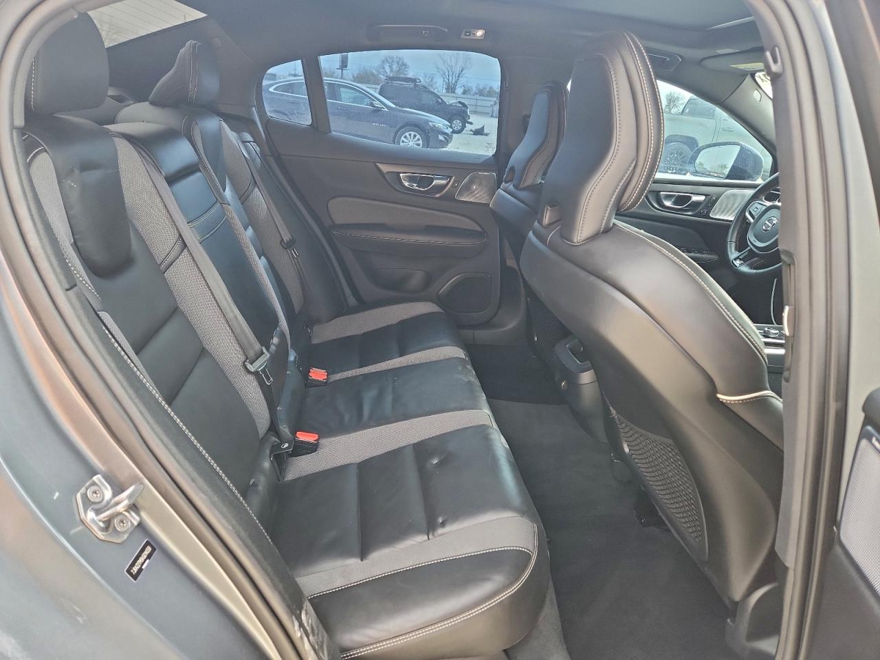 2019 VOLVO S60 T6 R-DESIGN photo 28