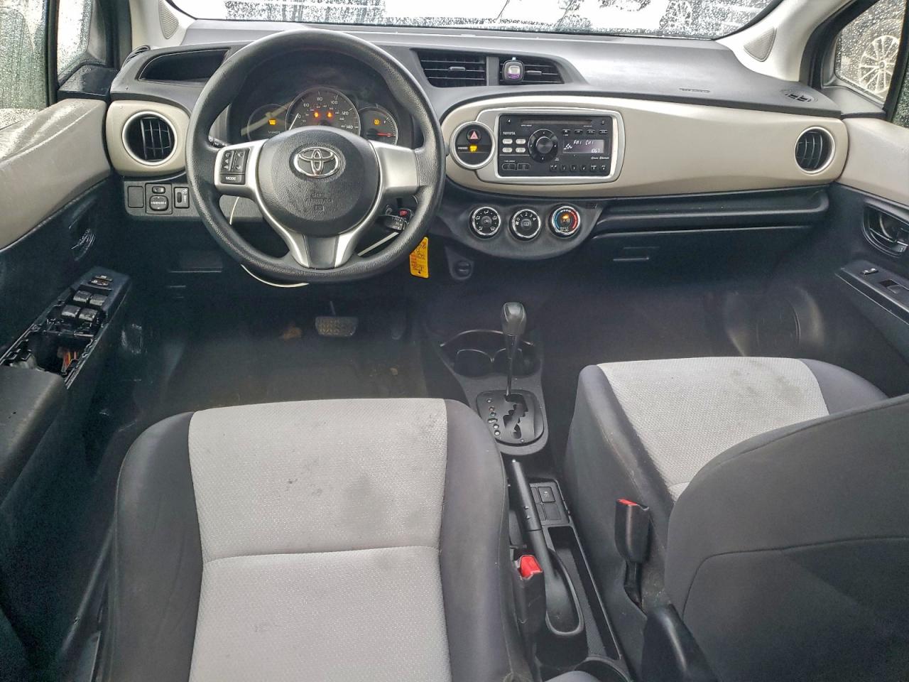 2014 TOYOTA YARIS photo 22