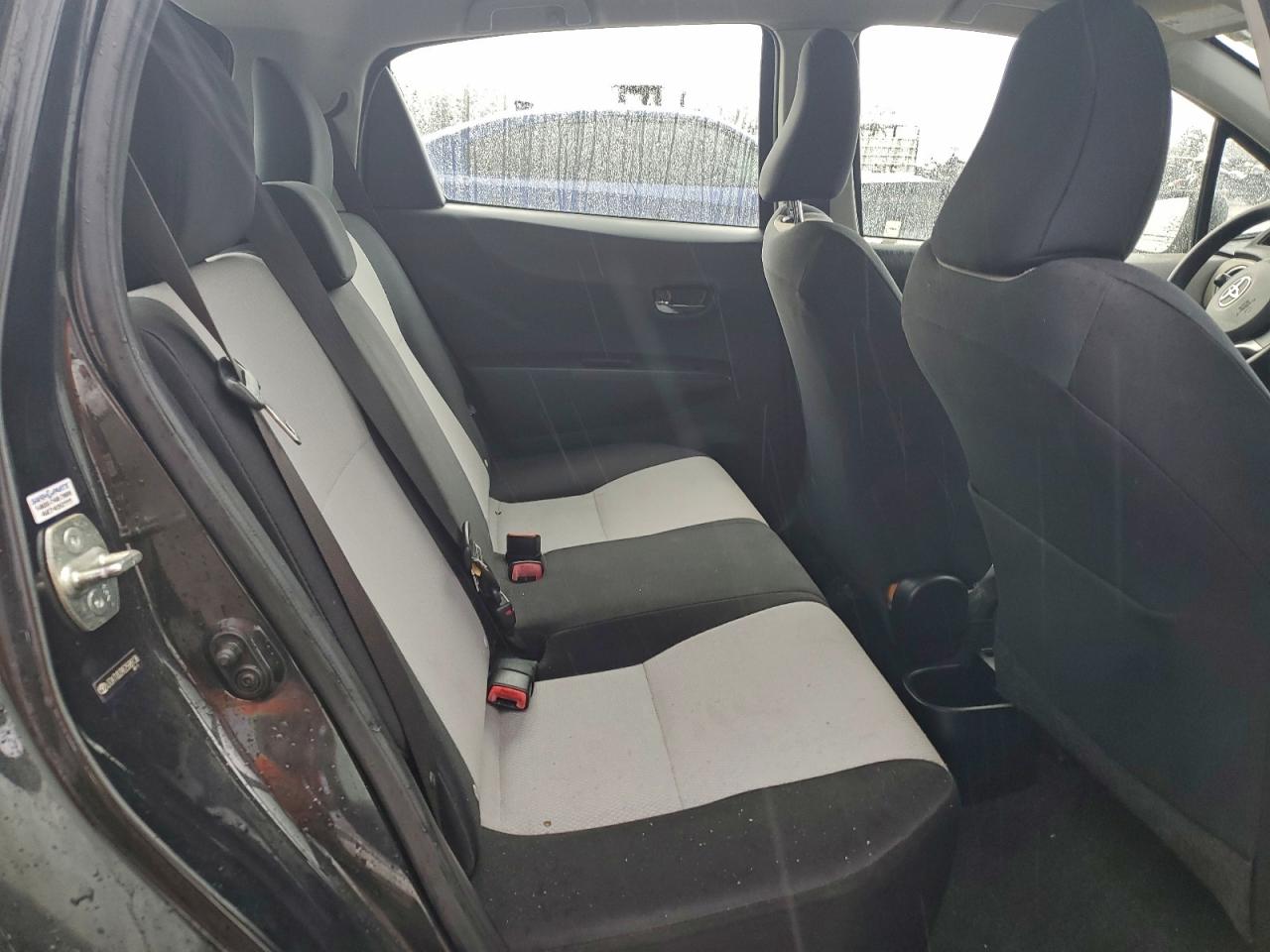 2014 TOYOTA YARIS photo 28