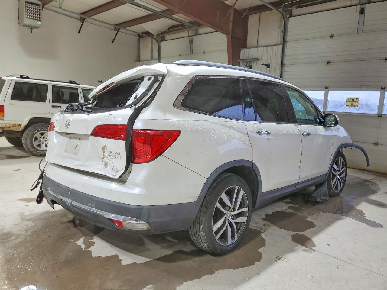 2016 HONDA PILOT ELITE photo 3