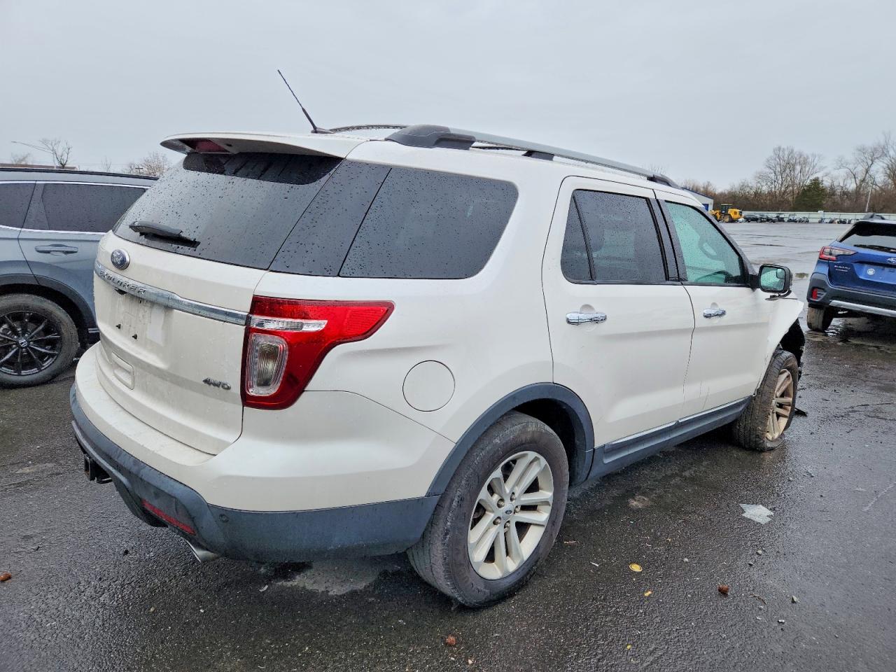 2015 FORD EXPLORER XLT photo 3