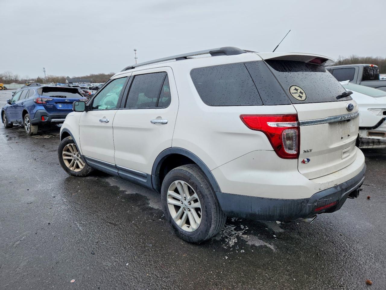 2015 FORD EXPLORER XLT photo 2