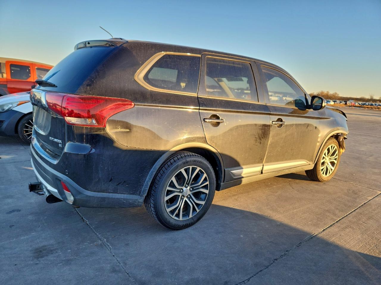 2016 MITSUBISHI OUTLANDER SE photo 3