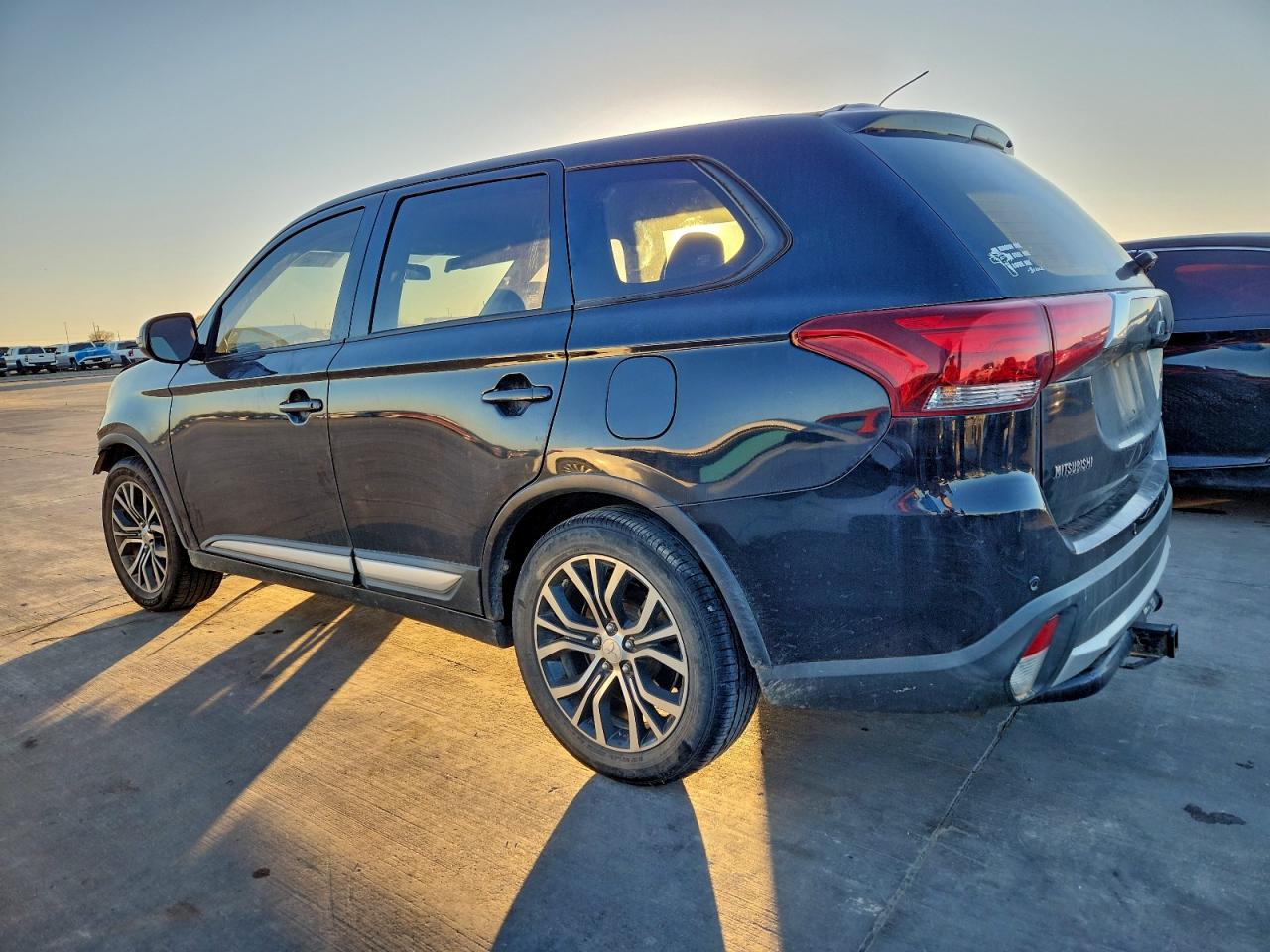 2016 MITSUBISHI OUTLANDER SE photo 2
