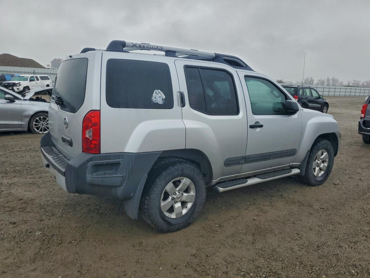 2013 NISS XTERRA S AUT photo 3