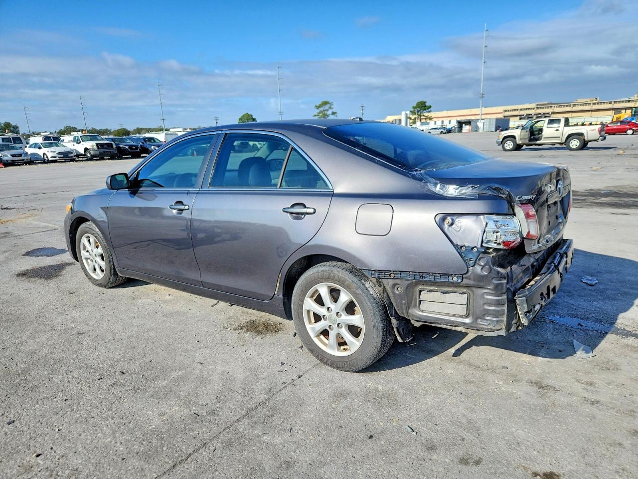 2011 TOYOTA CAMRY BASE photo 3