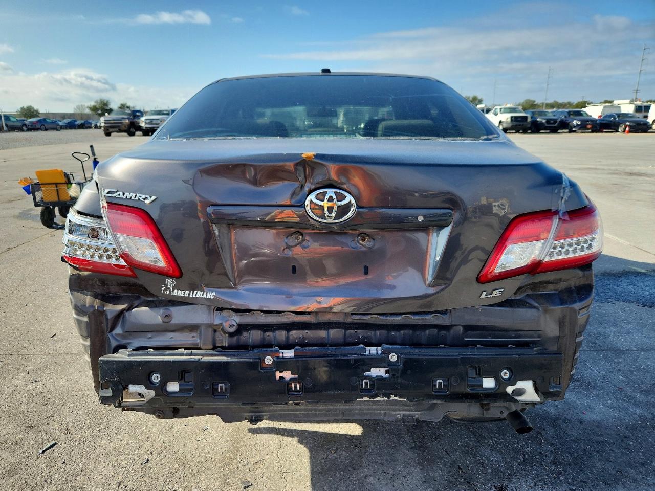 2011 TOYOTA CAMRY BASE photo 11