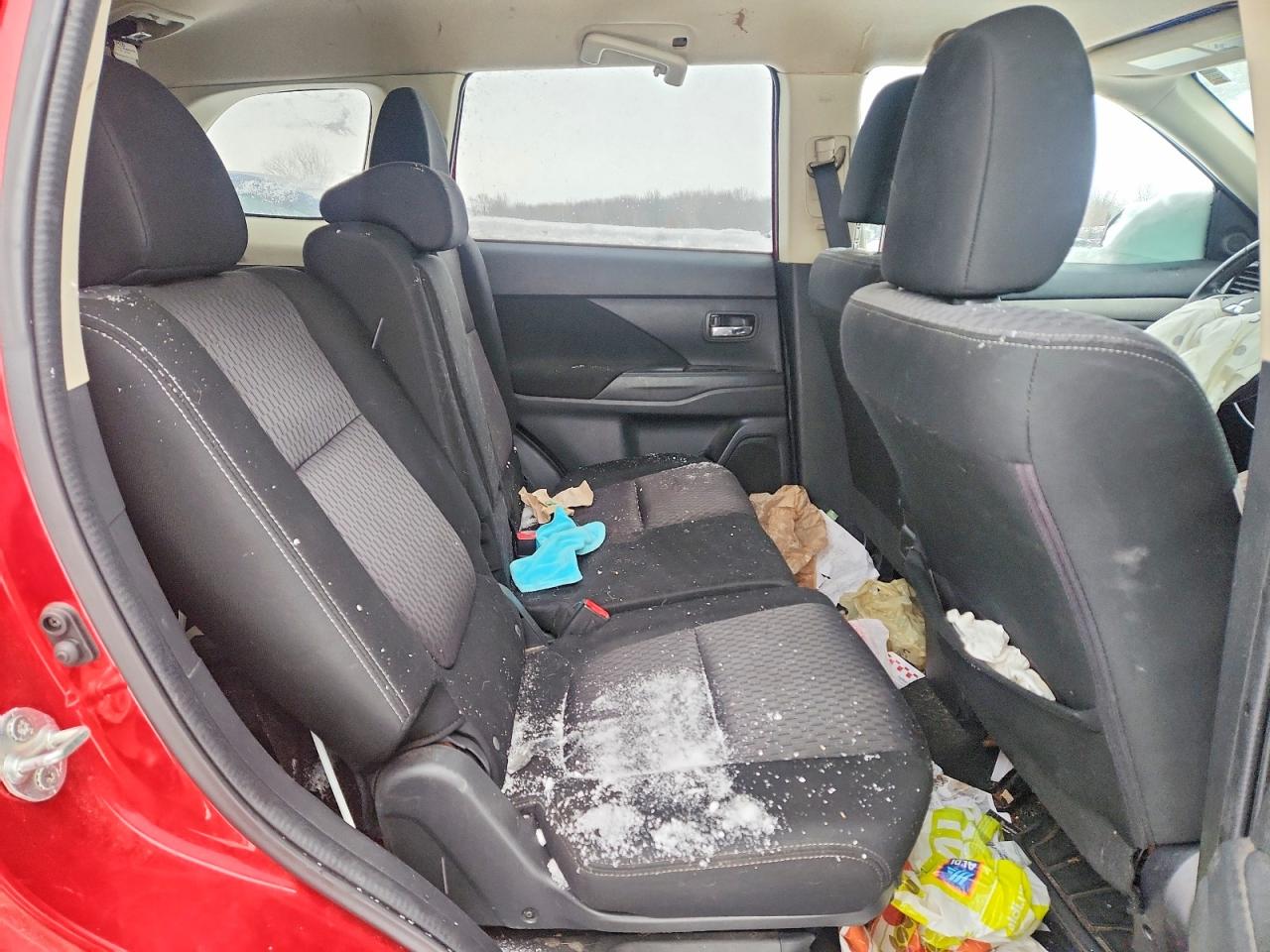2015 MITSUBISHI OUTLANDER ES photo 31