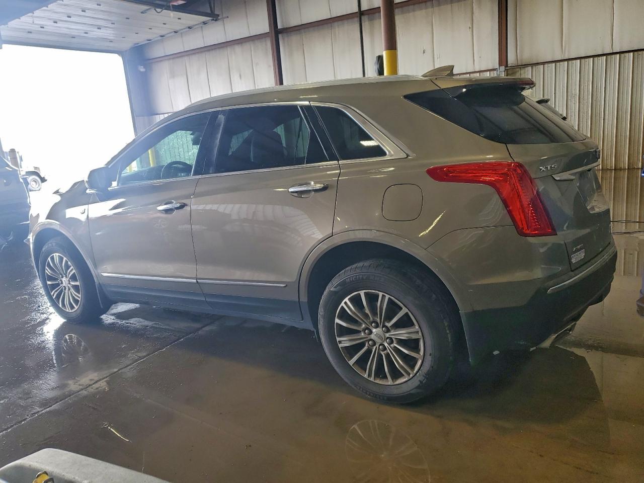 2017 CADILLAC XT5 LUXURY photo 4