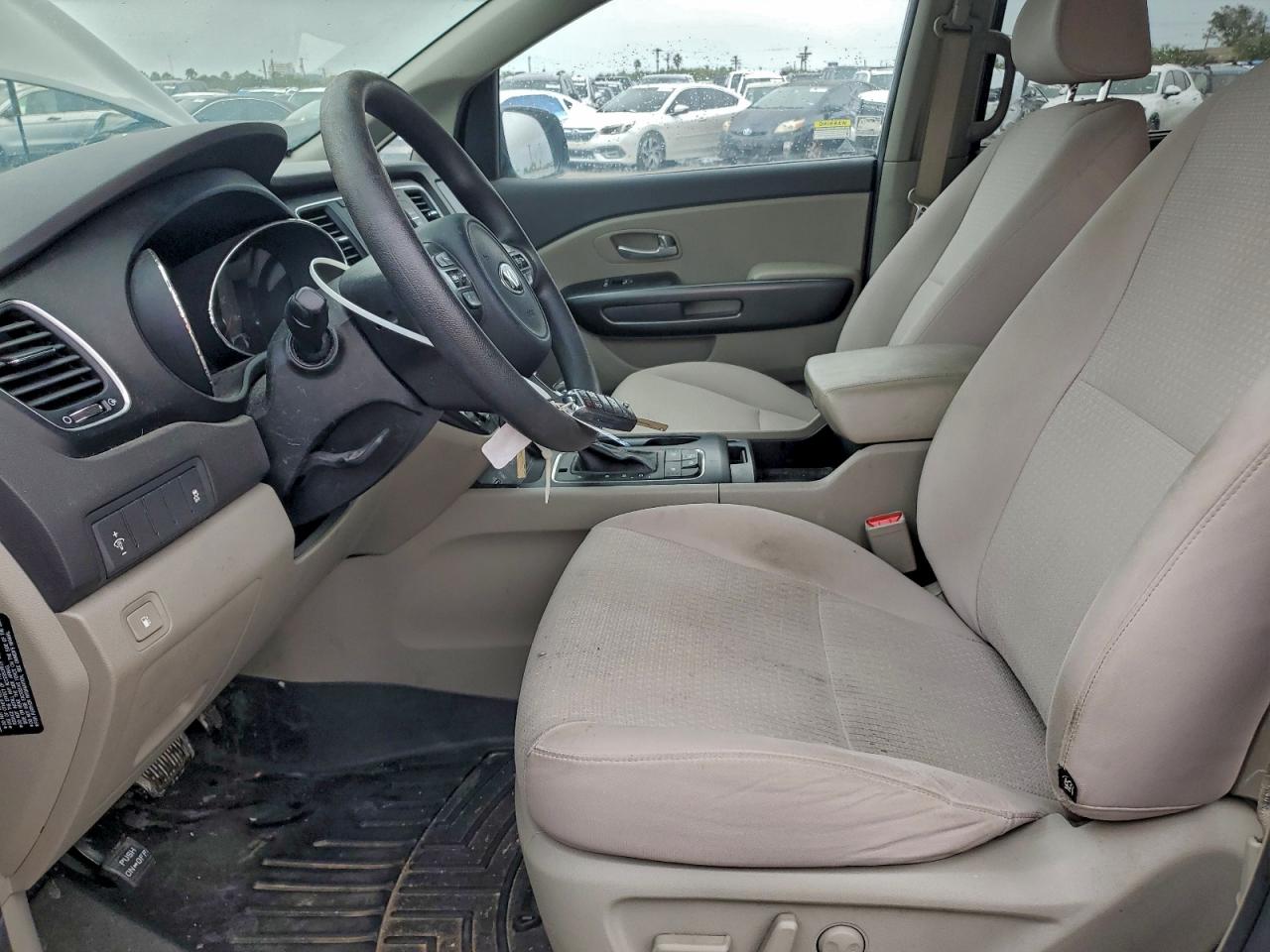 2016 KIA SEDONA LX photo 19