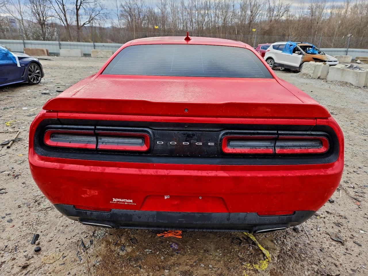 2016 DODGE CHALLENGER SXT photo 11